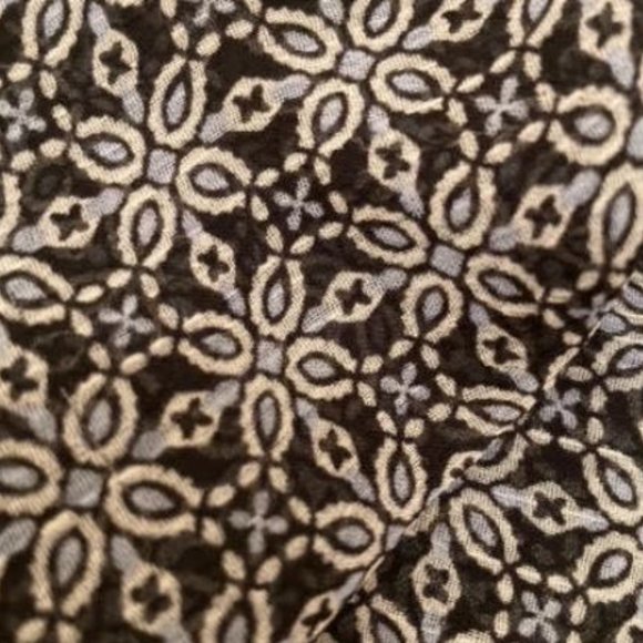 Petite Geo V-Neck Ruffle Blouse - Picture 4 of 6